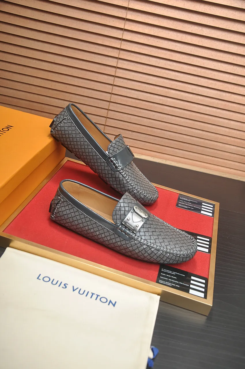 Men's men's shoes💰460💶 [LV Doudou shoes] (water-dyed cowhide lining) new model is on the market, available on the official website. The new Doudou shoes are processed into single-color materials, and the uppers are made of imported woven cowhide material. The body of the shoe is fully hemmed with mark thread, and is lined with imported original cowhide leather. The elegant shoe shape is super suitable for all-matching, and the size is 38-44.